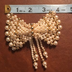 Pearl and gold tone hair clip EUC